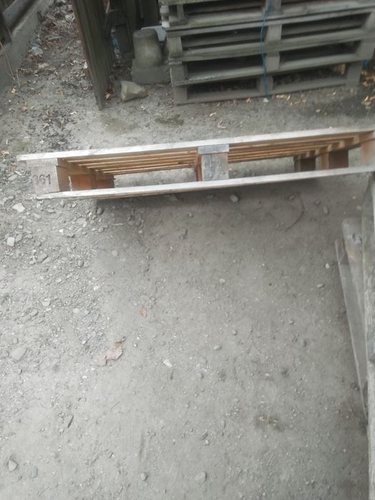 Vând paleți 120x80 cm