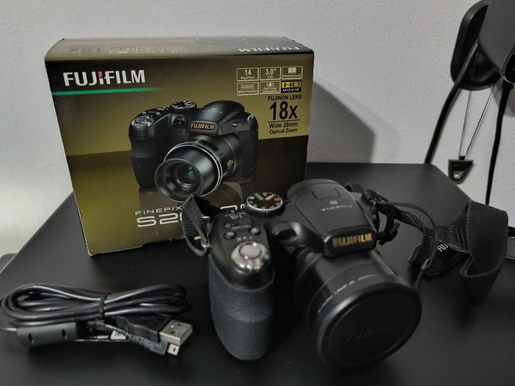 Aparat  foto Fujifilm FinePix S2800HD- stare foarte buna
