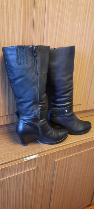 женские зимние кожаные сапоги б.у.
