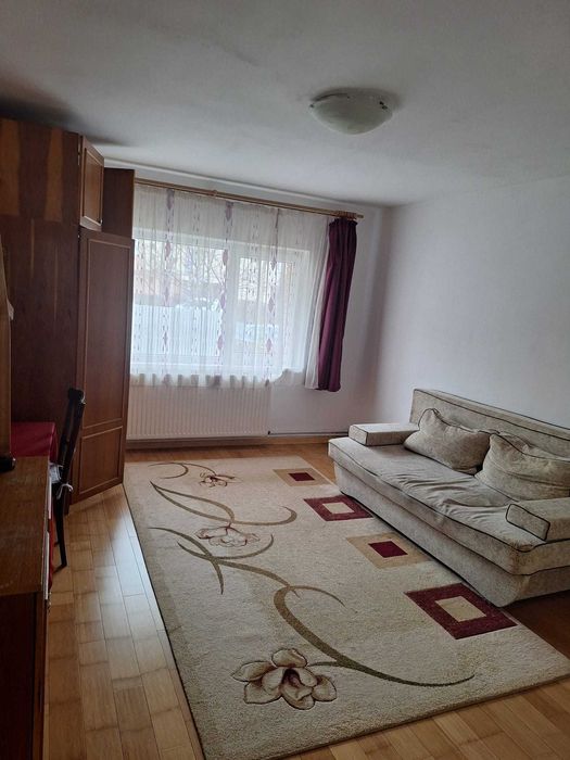 Apartament cu 3 careme de inchiriat Noua
