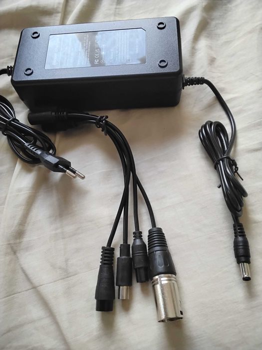 Incarcator multifunctional Lithium-Ion,cu 6 interfete,42V 2A,58.8W,nou