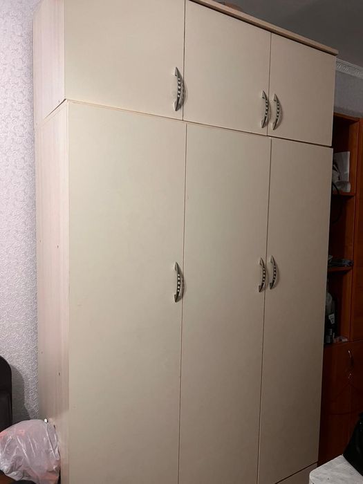 Киым шкафы сатылады