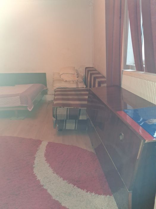 Închiriez cameră mare mobilată Medicina veche 1 Mai