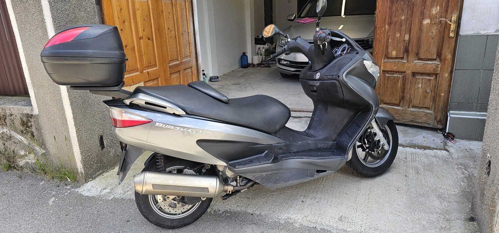 Suzuki Burgman 125 cc ( se conduce cu categoria B )