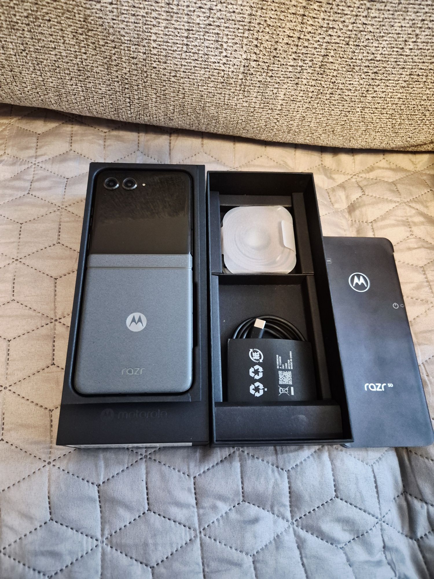 Motorola Razr 50 (Coala Grey)