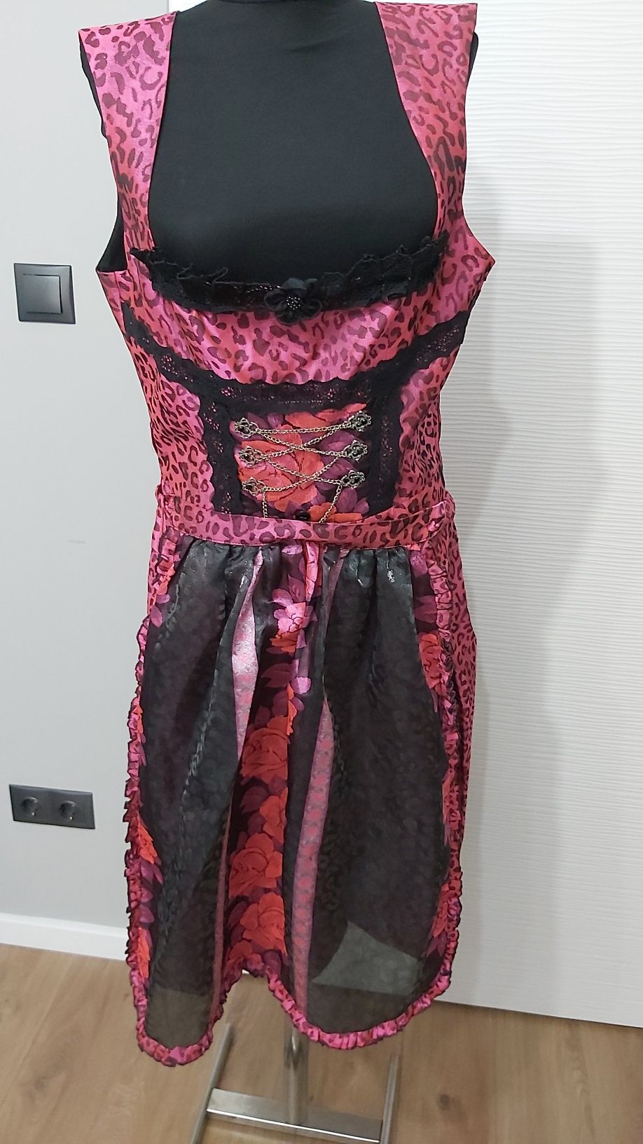 Rochie traditionala bavareza austriaca dirndl