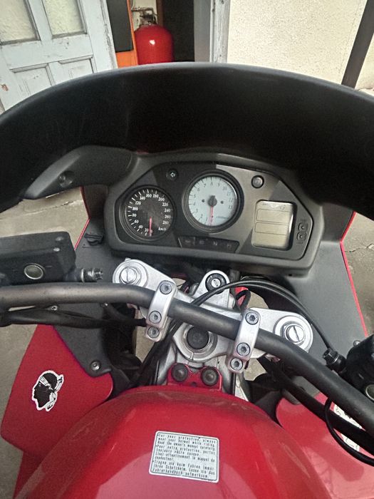 Motocicleta honda vfr850