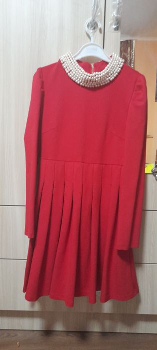 Продам платье красное