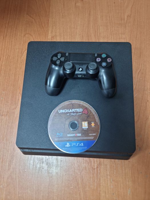 Продам Sony PlayStation  4 в отличном состоянии.
