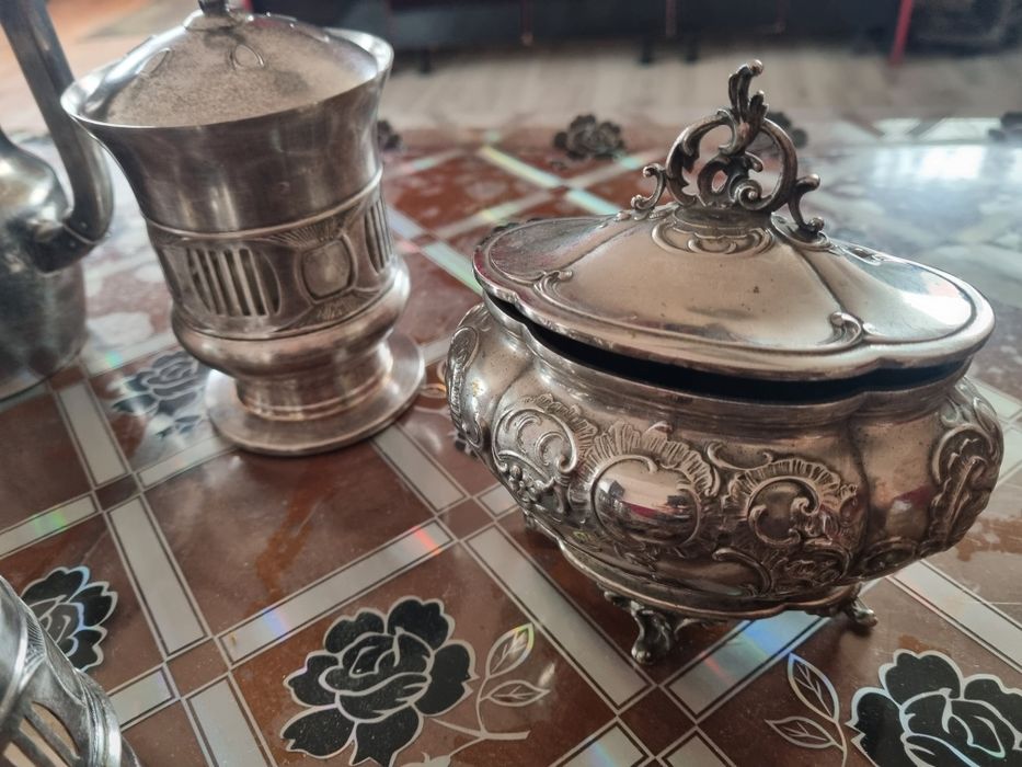 Vând set argintat!!