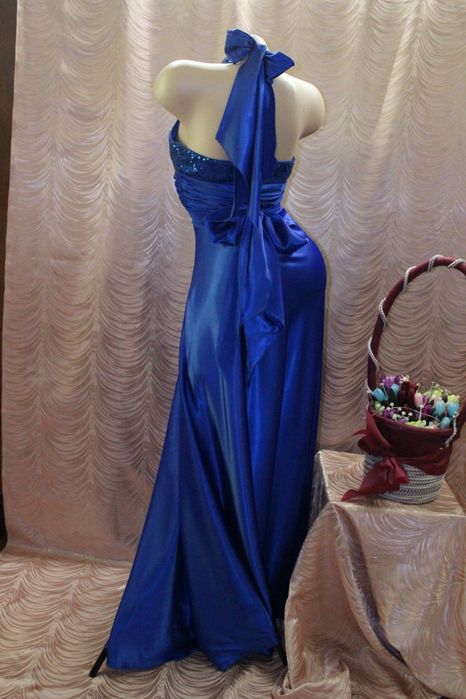 Продам вечерние платья 46