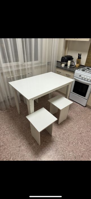 Стол и стулья белый