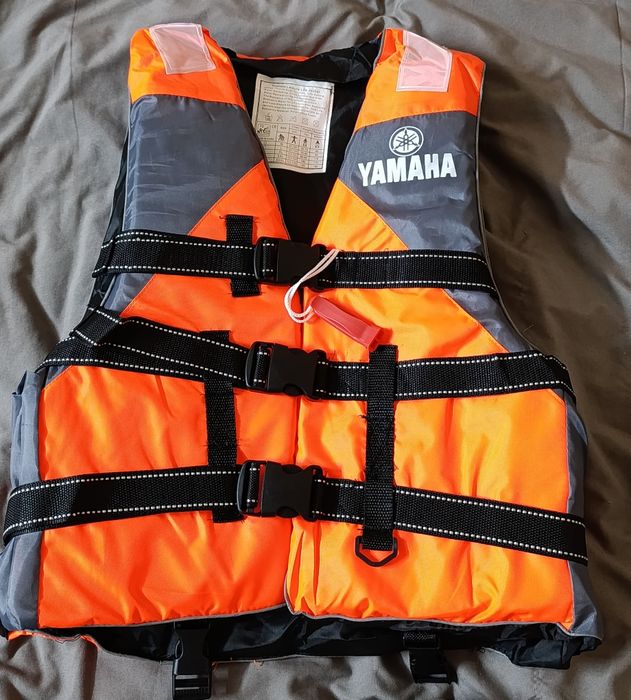 Спасательный жилет Yamaha,новый