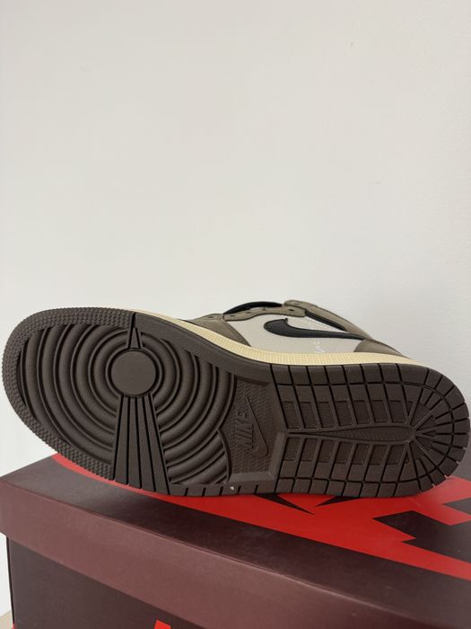 Jordan 1 Travis Scott