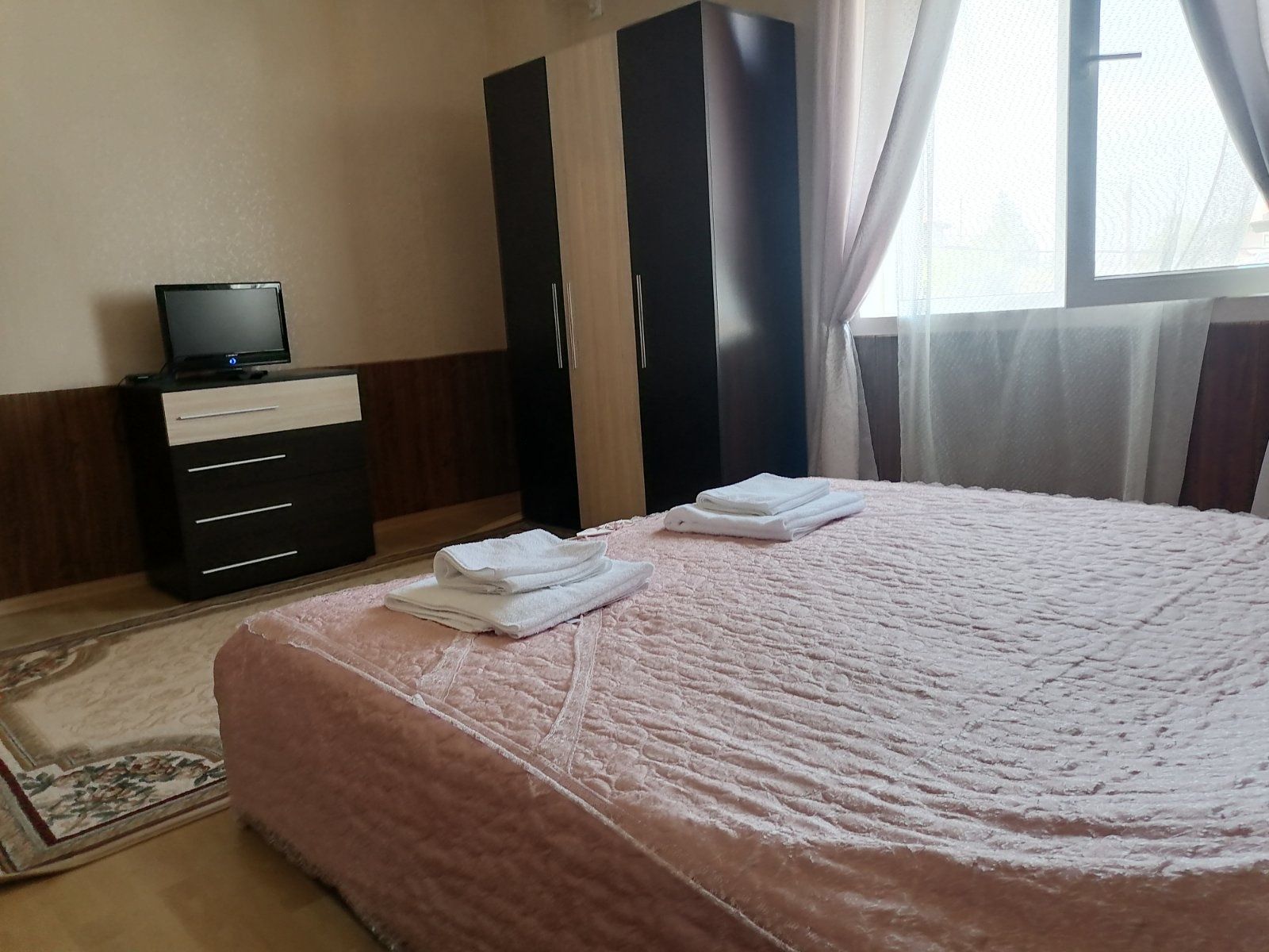 Къща за гости с басейн