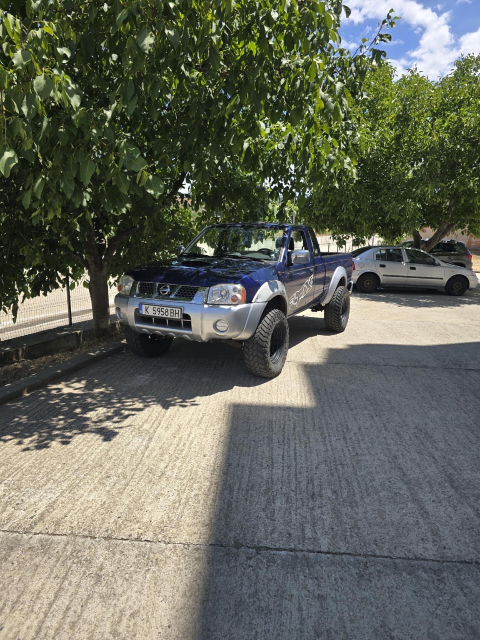 Продавам Nissan Navara