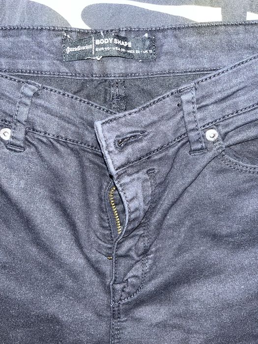 Pantaloni Body Shape Stradivarius