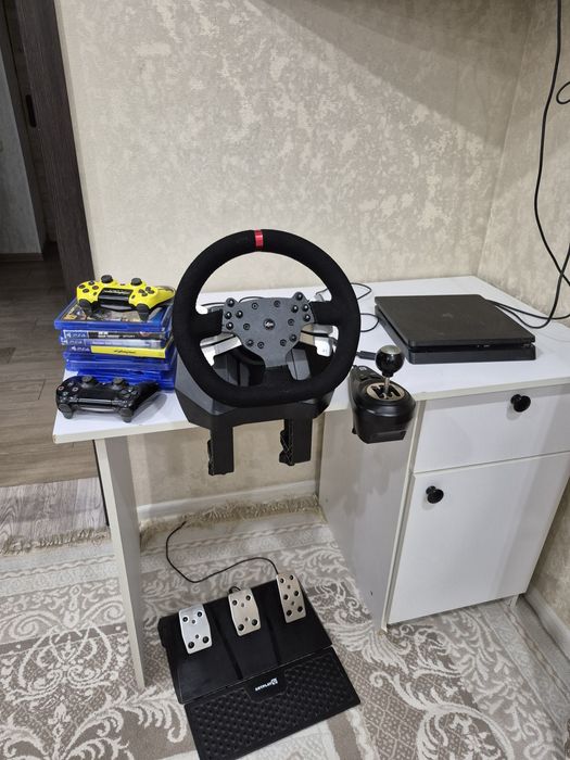 Продам PS4 ,с рулём artplays v-1200pro