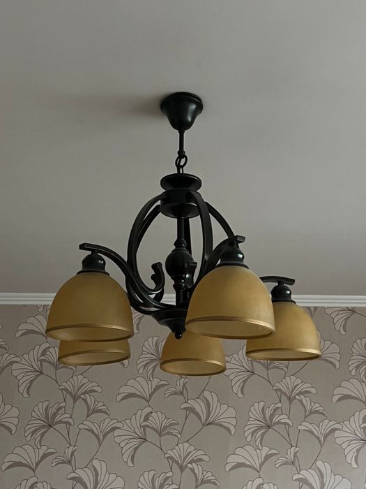 Продам  шикарную люстру