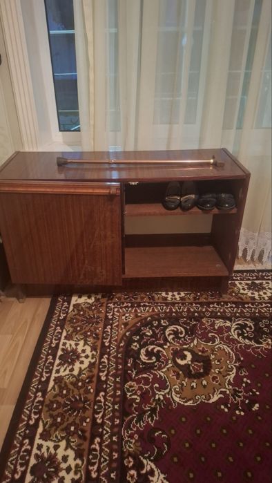 Диван кровать, кресла журнальный столик. Под телевизор и комод