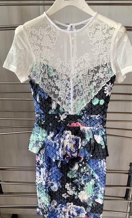 Цената е за 4бр Нови, официални дизайнерски рокли на едро