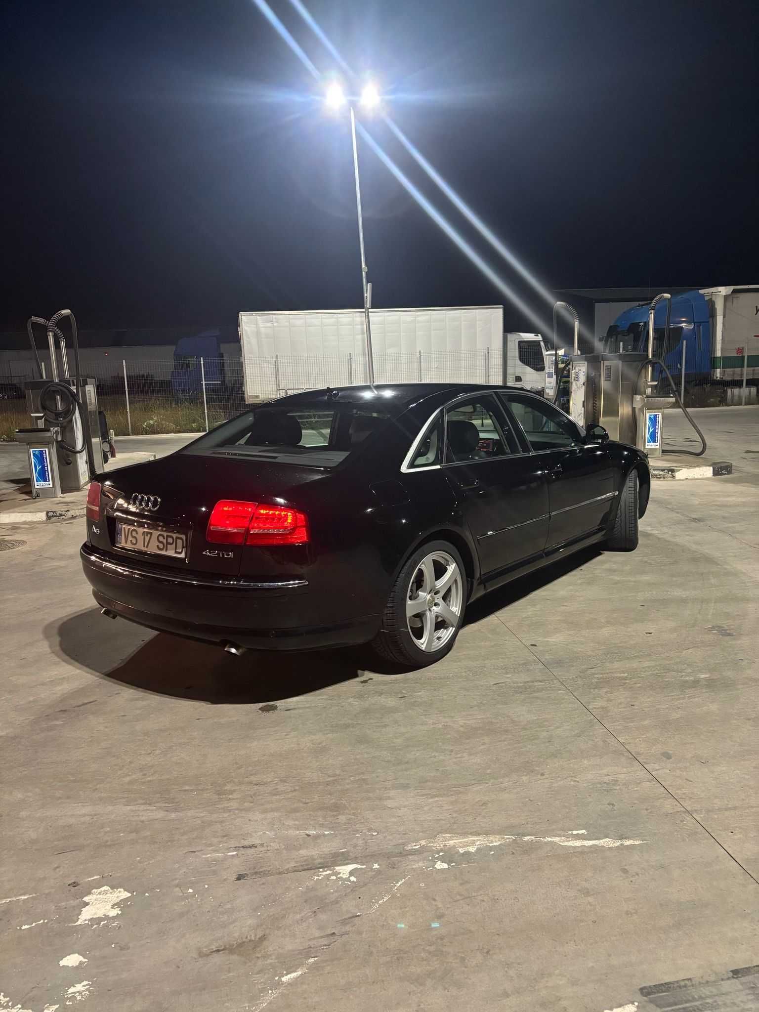 Vând   // Schimb Audi a8 facelift 4.2 diesel