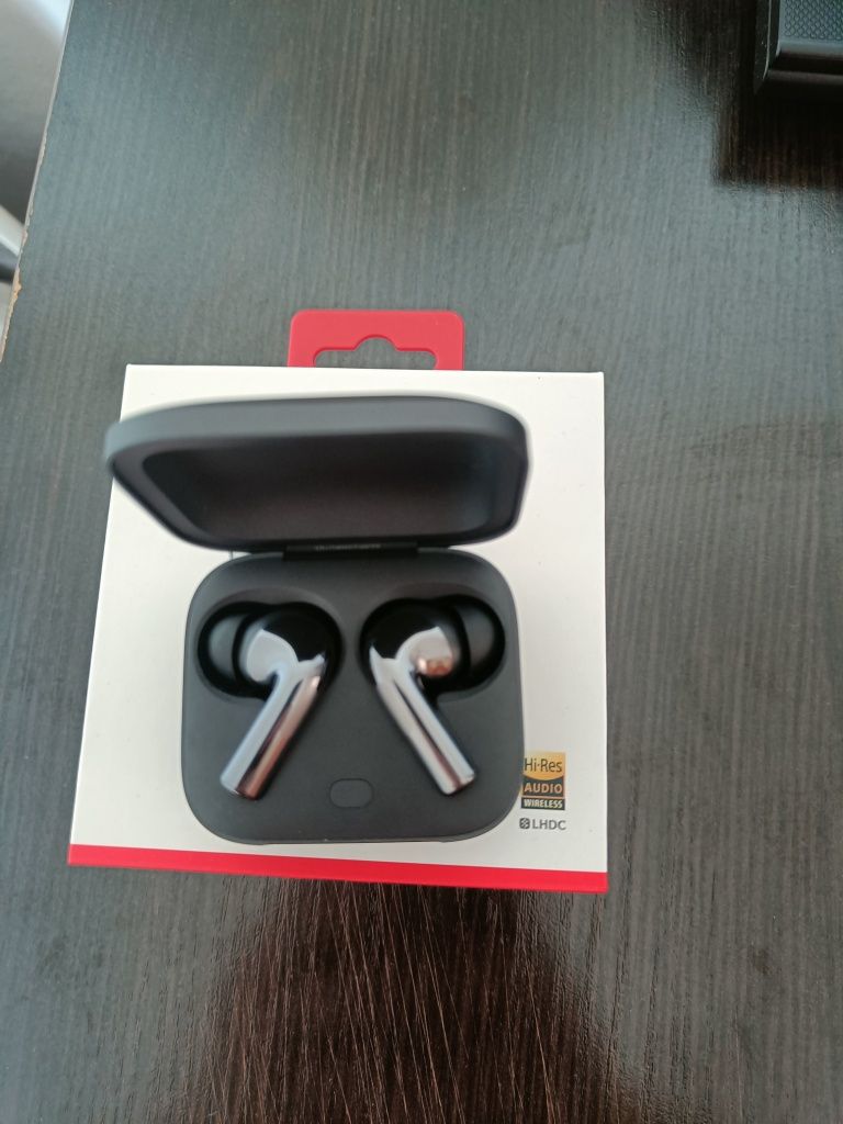 Продается наушники Oneplus buds 3