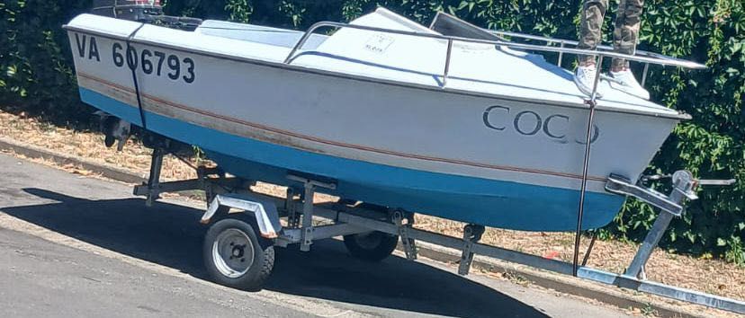 Barca cu motor si peridoc