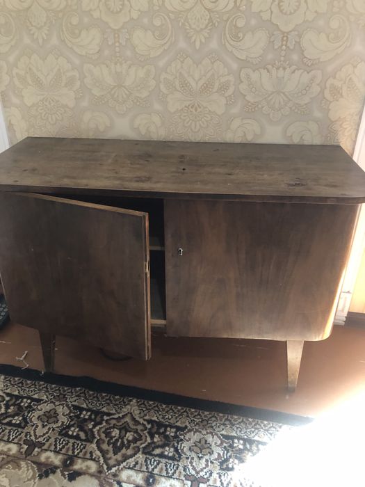 Продам офисные столы и тумбы  б/у