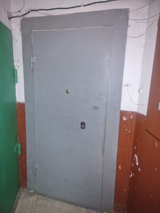 Дверь железный в отличном состояний