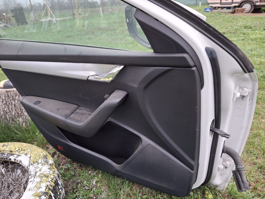 Vand usa sofer skoda rapid completa
