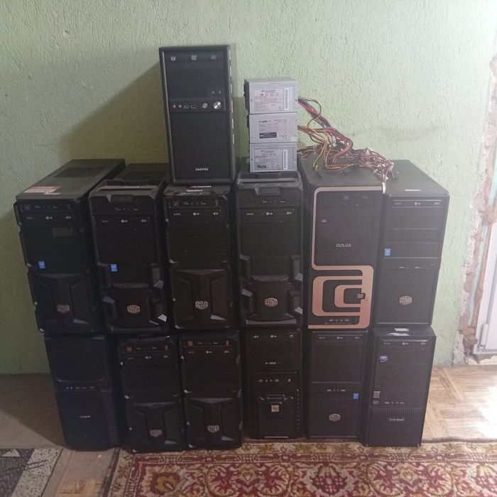 Лот компютърни кутии + захранване