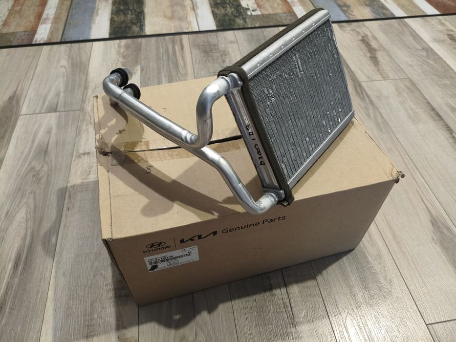 Радиатор печки оригинал туксон спортеж 18-21г и подходит на спортеж