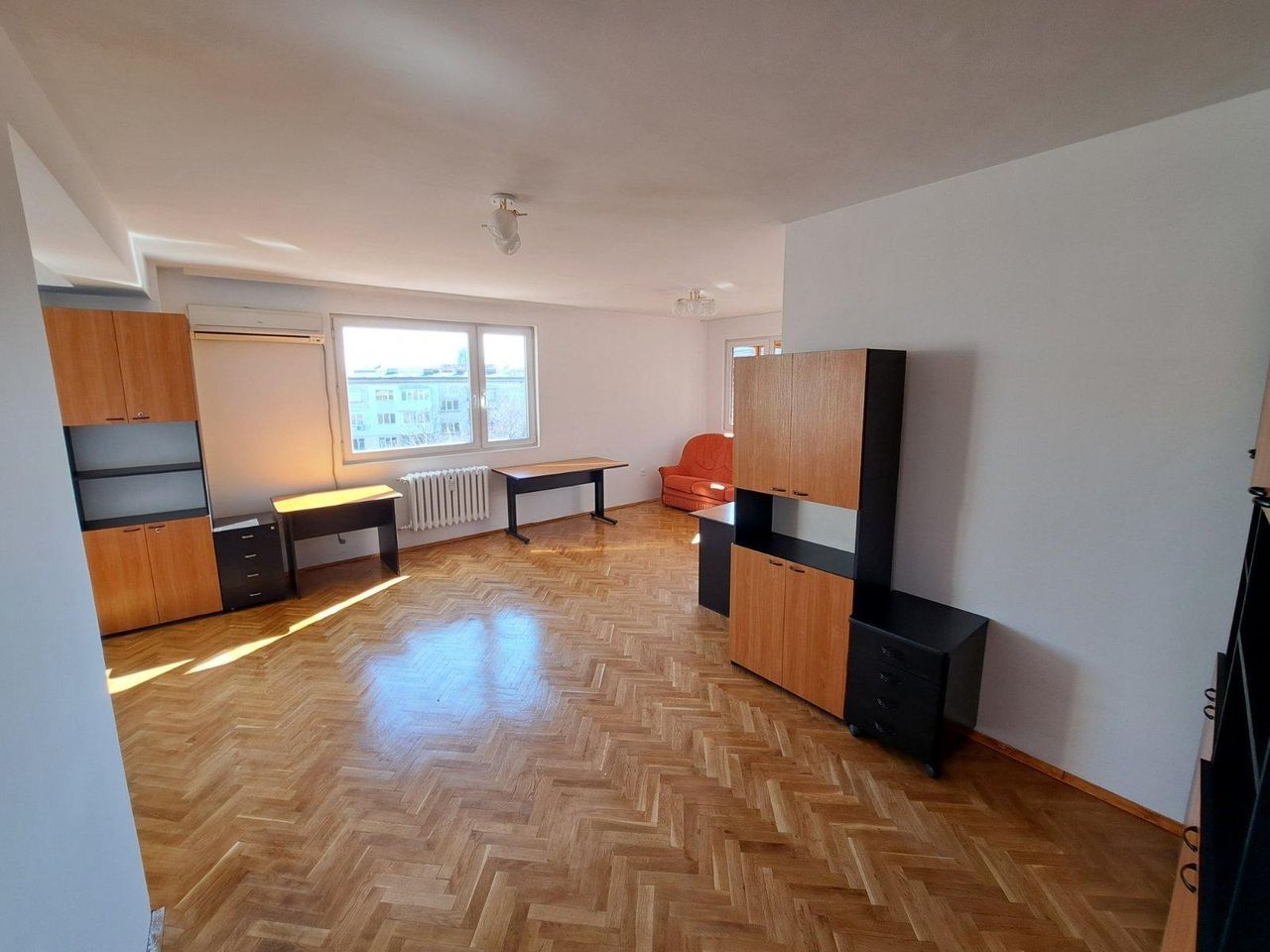 Дава се под наем Четиристаен апартамент в София, Гео Милев - 120 кв.м за 950 € - Снимка #1