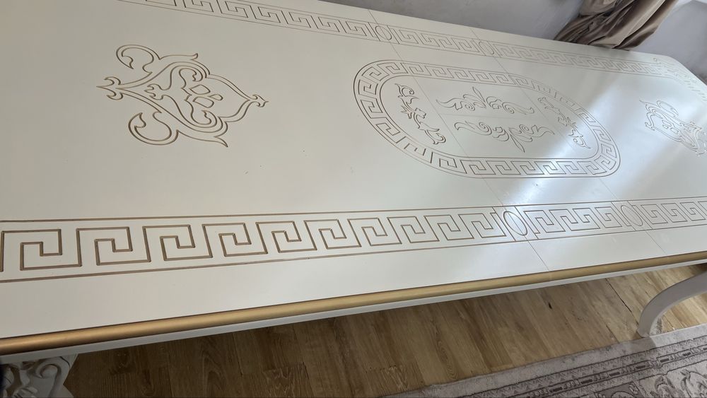 Стол кухонный, гостинный