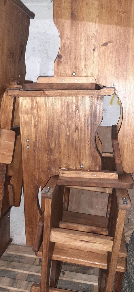 Масивни дървени столове