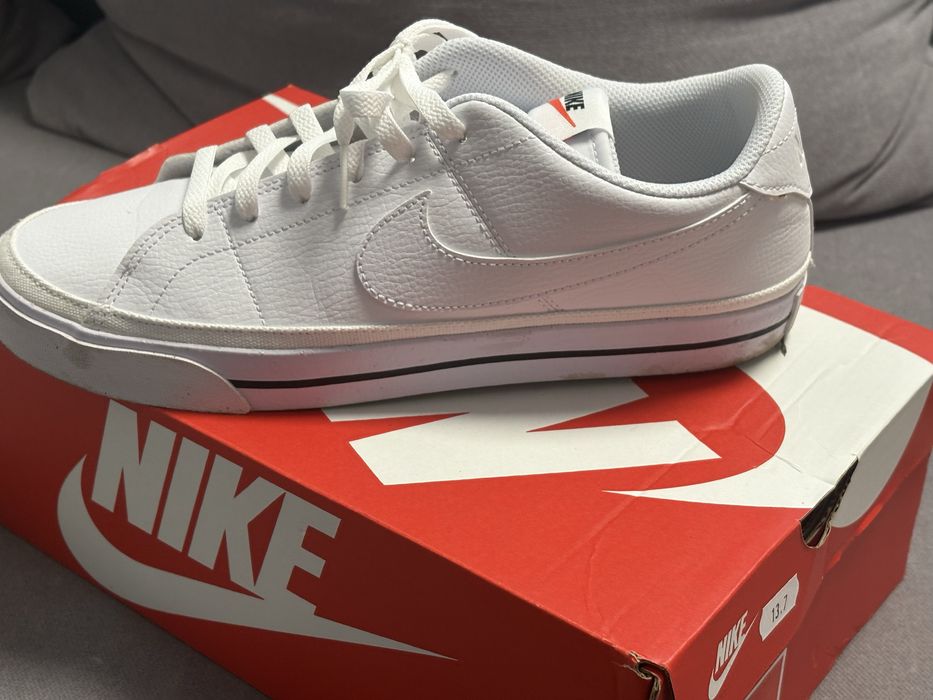 Маратонки Nike нови и много стилни и удобен модел заслужава си