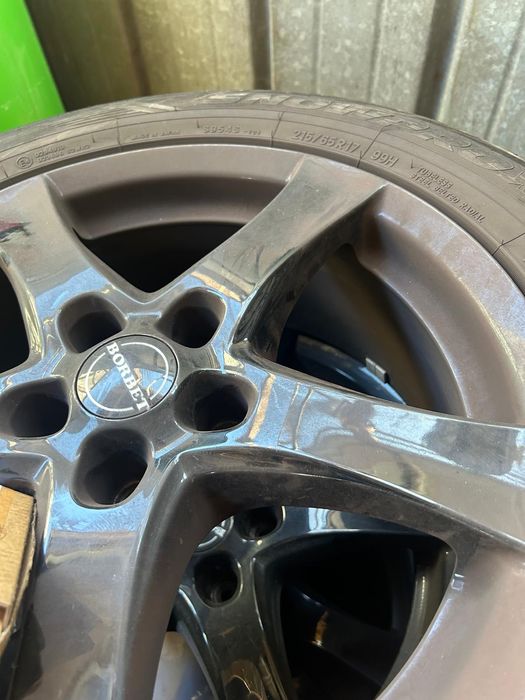 Vând anvelope toate anotimpurile.