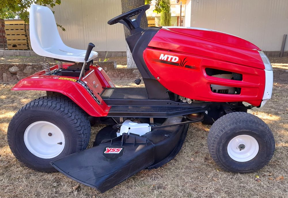 Tractoras Tuns Iarbă l MTD B130 Brigs&Stratton 13HP 7Trepte 105cm