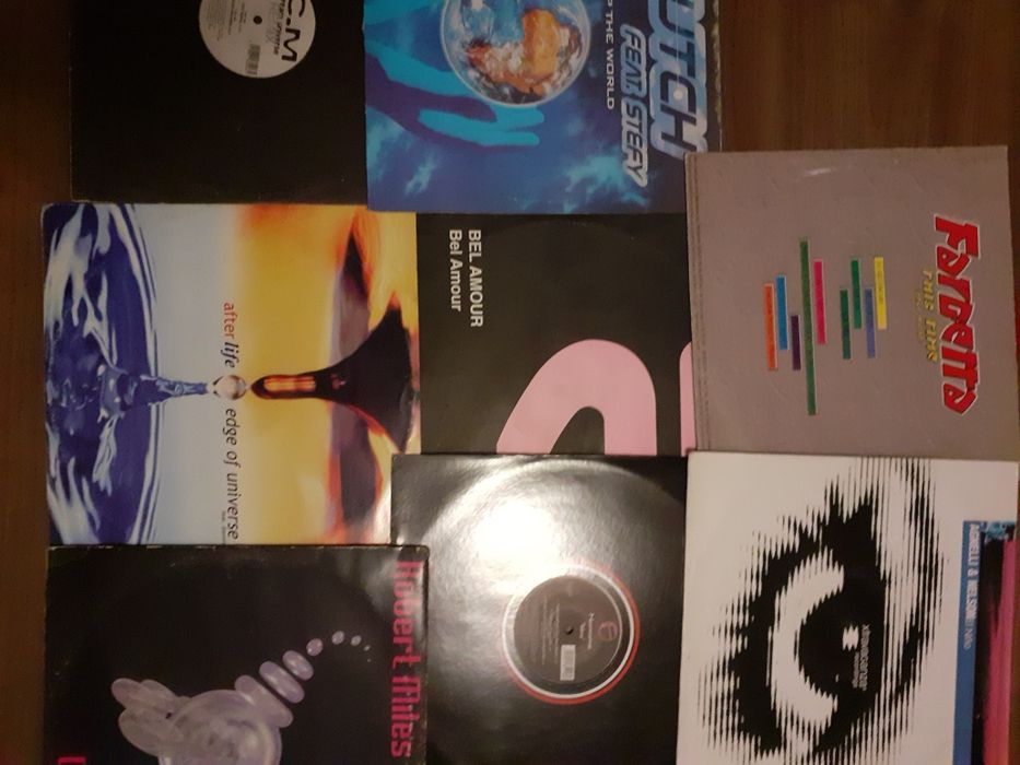 Vind placi vinil vechi 105 bucăți stare bună  anii 90,2000