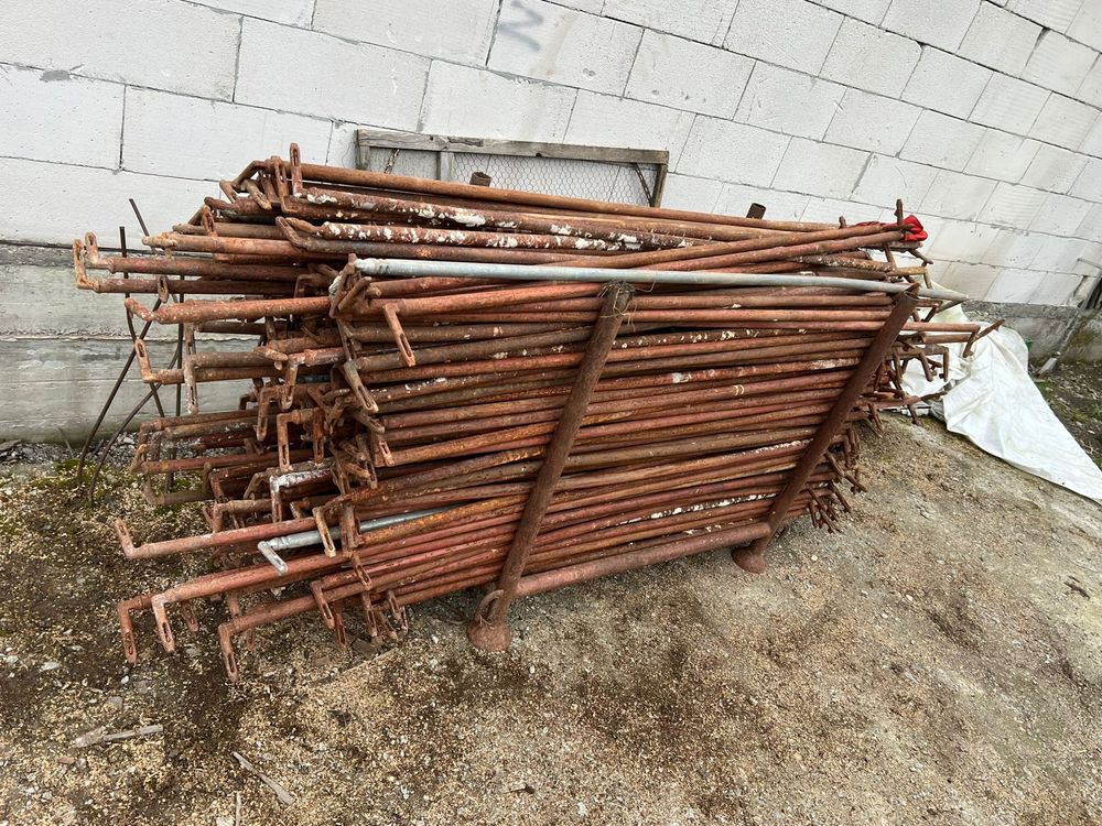 Schelă si popici metalici