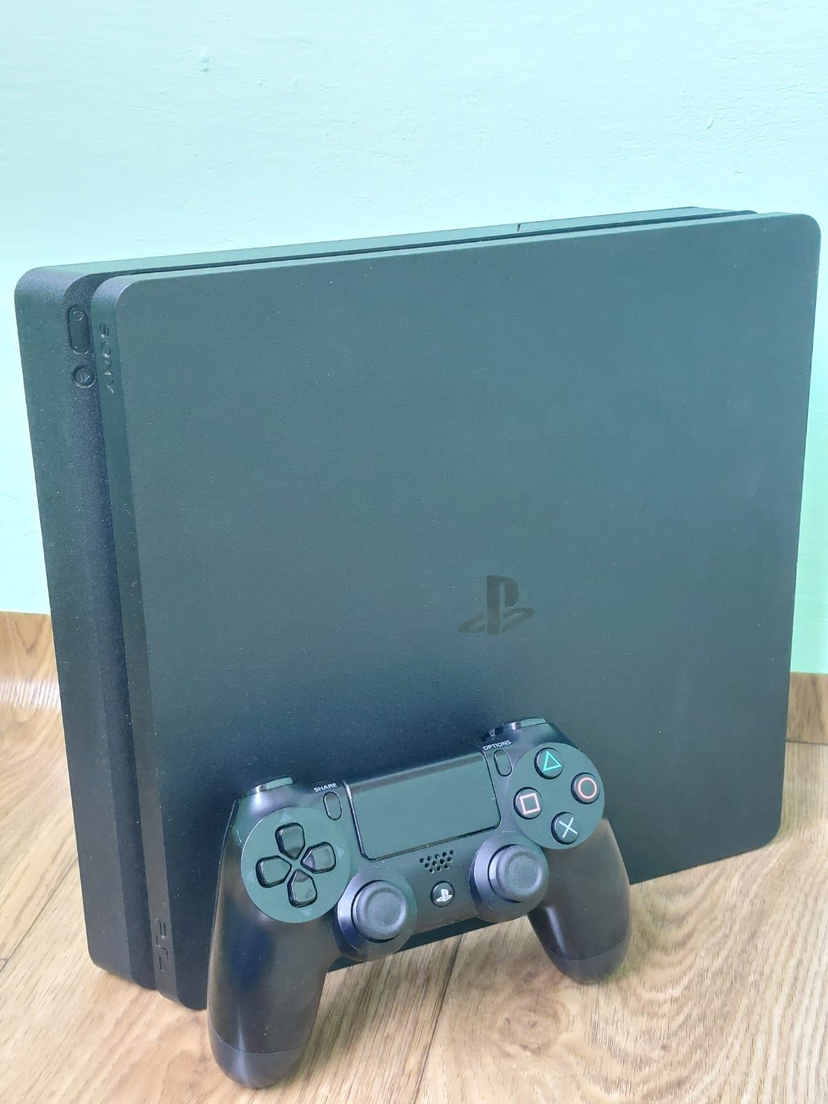 Playstation 4 Slim 1Tb 8 CD uri 1 an garantie