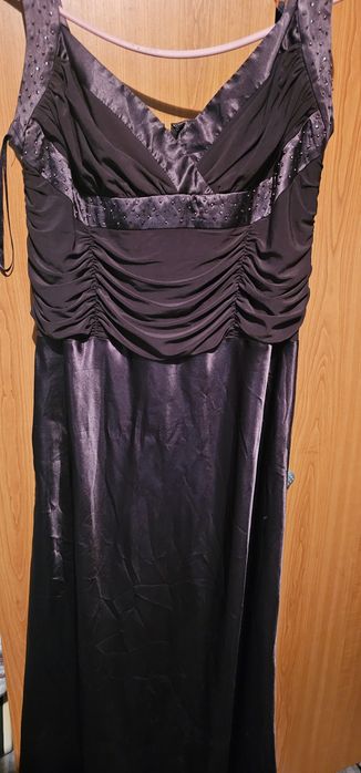 Офицялна рокля в много добро състояние размер 44 закупена от Германия