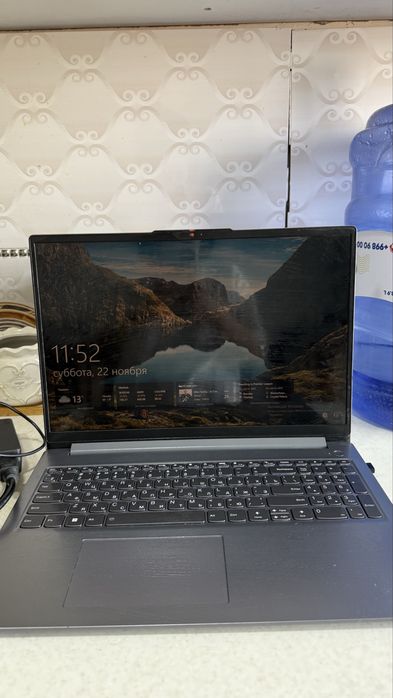 Ноутбук Lenova новый  зарядка есть в комплекте