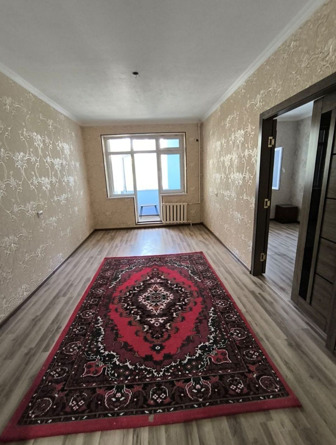 Продаю зх комнатную квартиру  1 этаж в центре  в  городе наваи