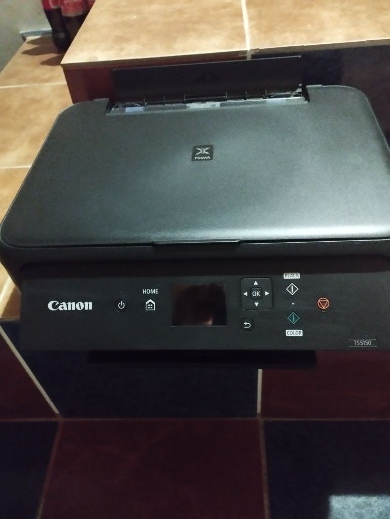 Vând imprimantă Canon TS5150