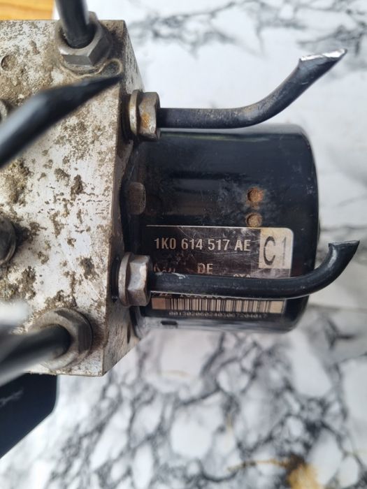 Vând pompă ABS  golf5, golf6 skoda cod 1K0614517 AE