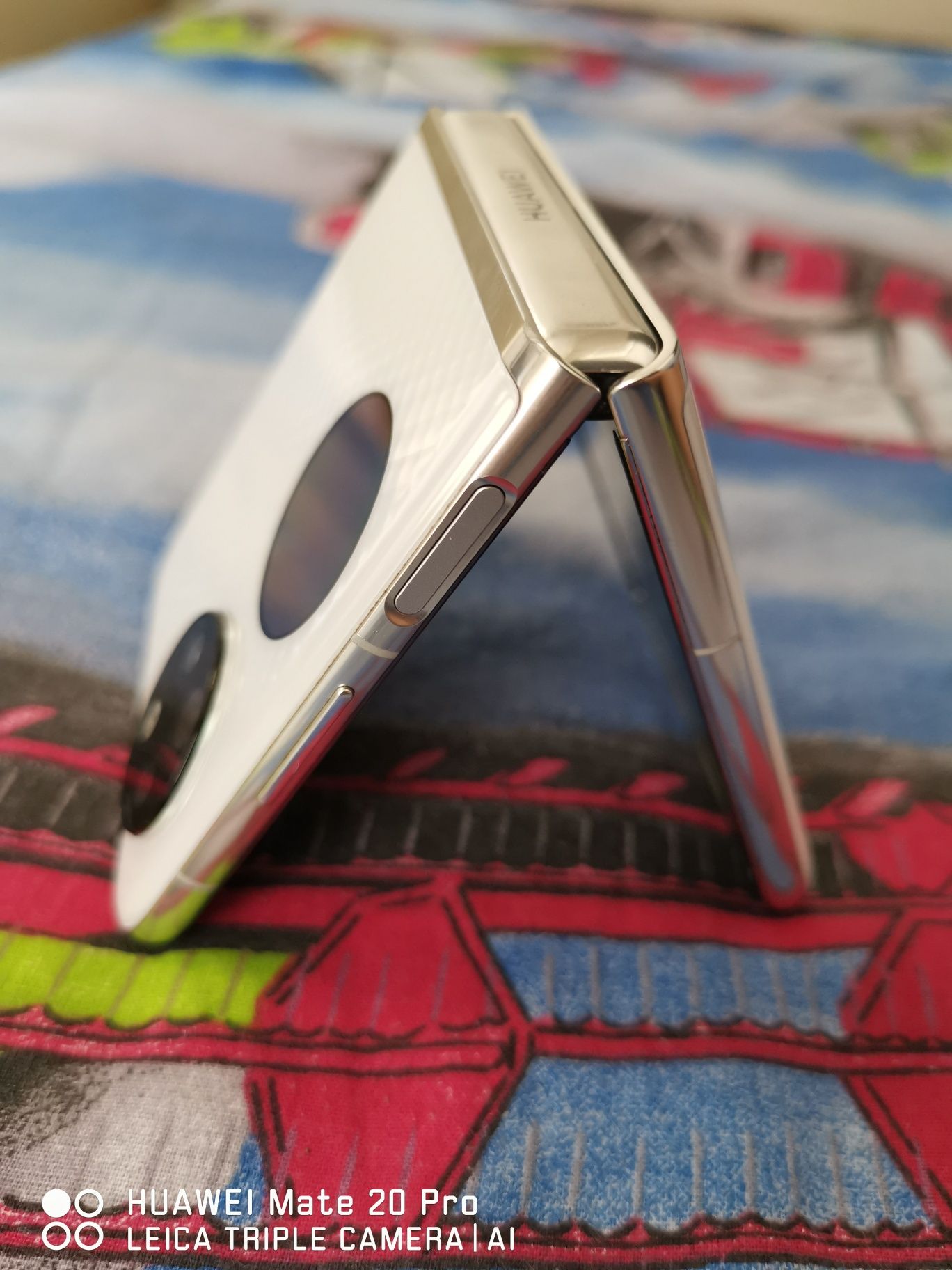 Huawei p50 pocket страхотен