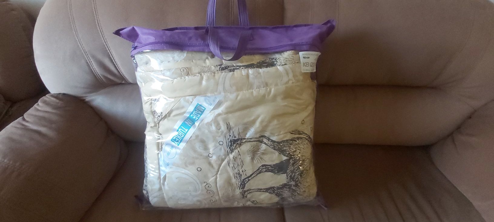 Продам новое двухспальное одеяло из верблюжьей шерсти  Турция