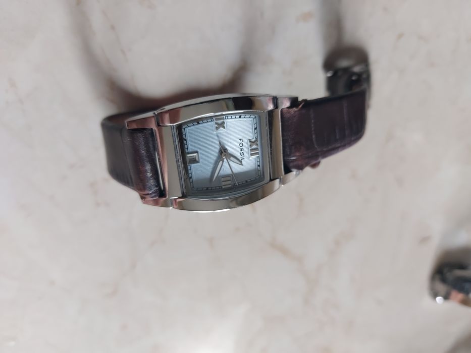 Ceas dama Fossil f2 ,quartz,curea originala piele,stare buna